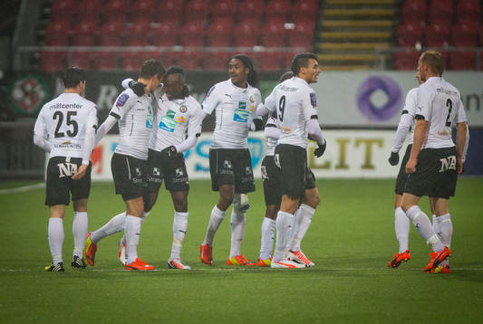 Örebros Shpetim Hasani gör 1-0 och jublar med Ahmed