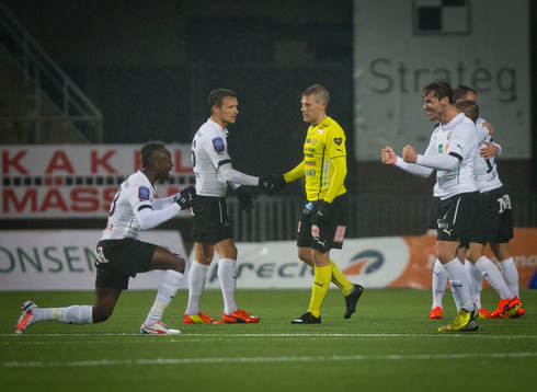 Örebros Shpetim Hasani gör 1-0 och jublar med Nordin