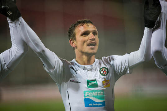 Örebros Shpetim Hasani gör 1-0 och jublar