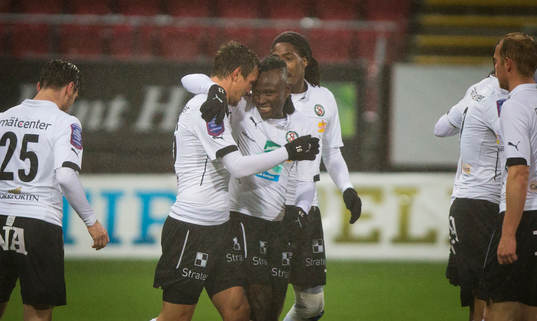 Örebros Shpetim Hasani gör 1-0 och jublar med Nordin