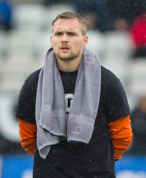 Örebros målvakt Oscar Jansson innan fotbollsmatchen i