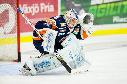 Växjös målvakt Teemu Lassila innan ishockeymatchen i SHL