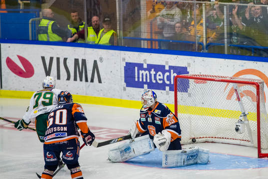 Färjestads Patrik Lundh gör 0-1 målet
