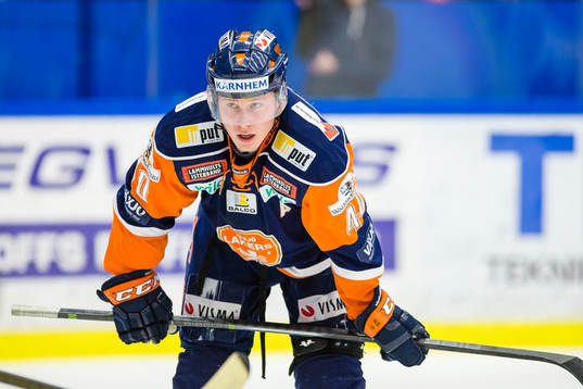 Växjös Dennis Rasmussen hänger på klubban