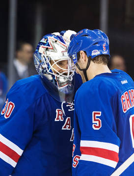 New Yorks målvakt Henrik Lundqvist jublar