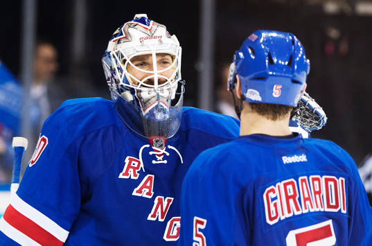 New Yorks målvakt Henrik Lundqvist jublar