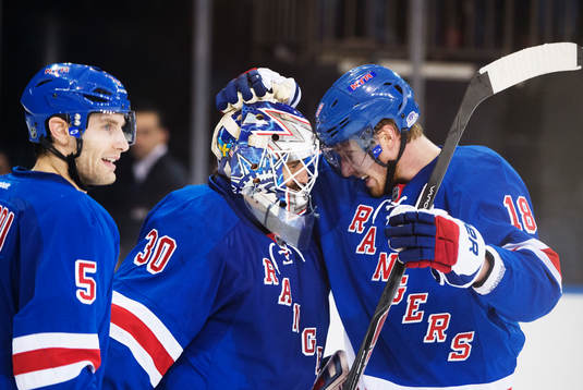 New Yorks Dan Girardi, målvakt Henrik Lundqvist och Marc