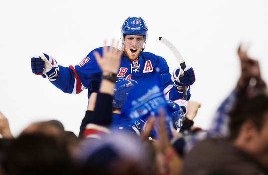 New Yorks Marc Staal jublar
