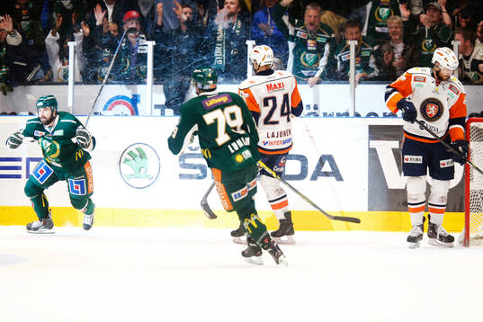 Färjestads Milan Gulas jublar