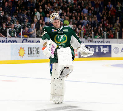 Färjestads målvakt Fredrik Pettersson Wentzel jublar