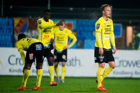 Mjällbys Marcus Ekenberg (th) deppar