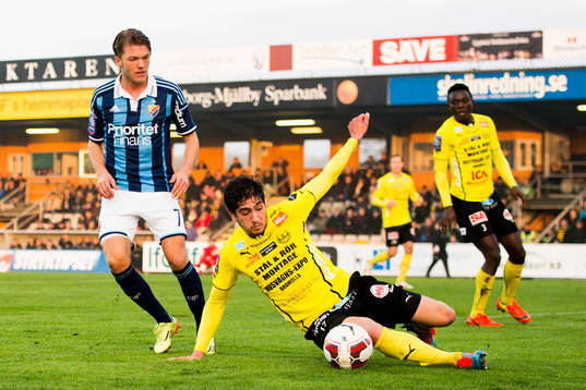 Mjällbys Danny Ervik och Djurgårdens Martin Broberg