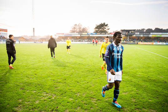 Djurgårdens Amadou Jawo lämnar planen