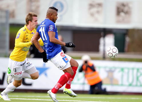 Falkenbergs Adam Eriksson och Åtvidabergs Ricardo Santos