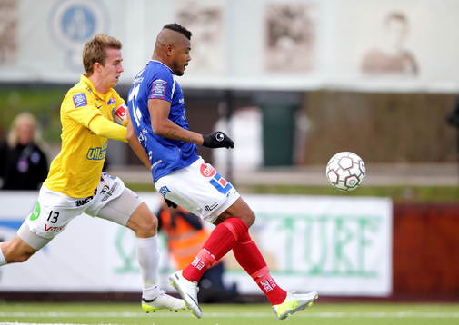 Falkenbergs Adam Eriksson och Åtvidabergs Ricardo Santos
