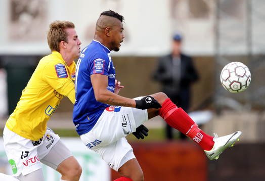 Falkenbergs Adam Eriksson och Åtvidabergs Ricardo Santos