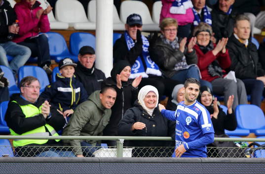 Målgörare 2-0 Åtvidabergs Imad Zatara jublar med familjen