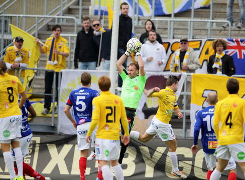 Räddning av Åtvidabergs målvakt Henrik Gustavsson som