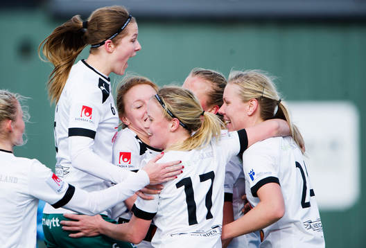 Bläddra bland fler bilder av Fotboll, Elitettan, Bollstanäs - Mallbacken