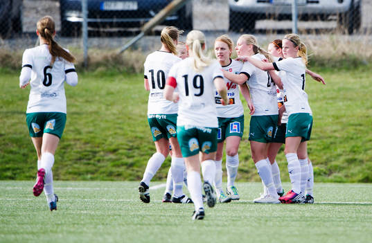 Mallbackens spelare jublar
