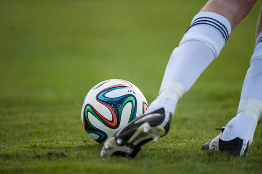 Tillslag på bollen i matchen i division 111 mellan IFK