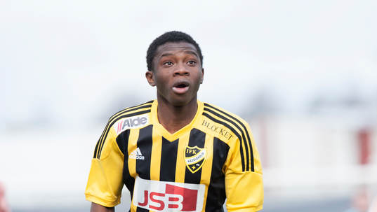 Hässleholms Junior Bangura i matchen i division 111 mellan