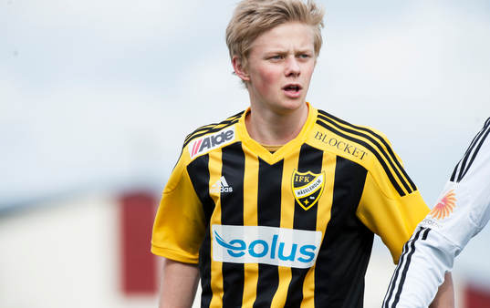 Hässleholms Philip Bengtsson i matchen i division 111