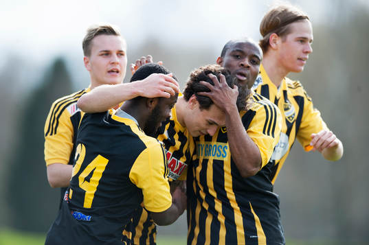 Hässleholms Karim Al-Asi har gjort 1-0 och jublar i
