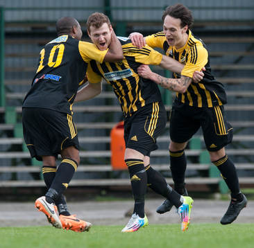 Hässleholms Ekrem Dibrani har gjort 2-1 och jublar i