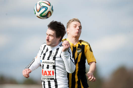 Hässleholms Danny Gunnarsson i matchen i division 111
