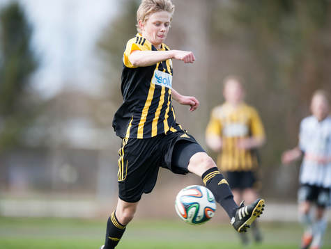 Hässleholms Philip Bengtsson i matchen i division 111