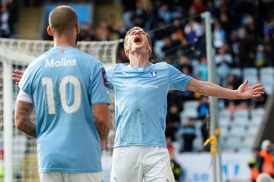 Malmö FFs Markus Rosenberg jublar med Guillermo Molins