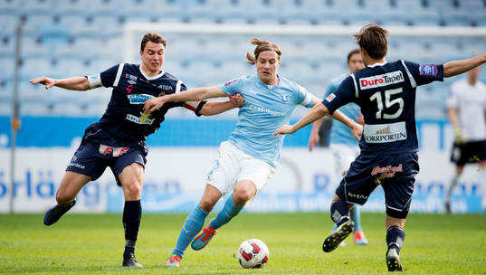 Gefles Marcus Hansson och Skúli Jón Fridgeirsson stoppar