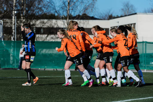 Sunnanås spelare jublar