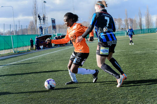 Sunnanås Perpetua Nkwocha och Sirius Amanda Johansson