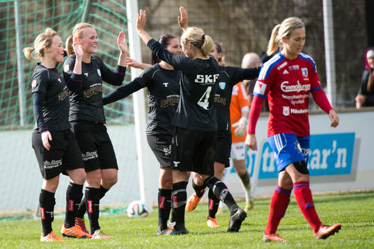 Kopparbergs Annica Sjölund jublar och Vittsjös Kirsty