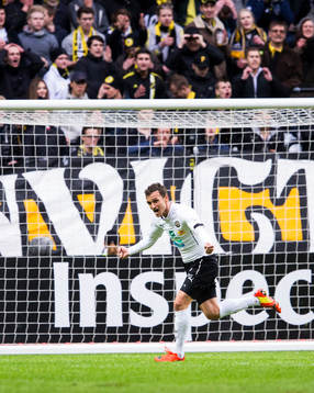 Örebros Shpetim Hasani jublar