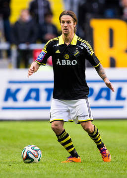 s Martin Lorentzson med bollen