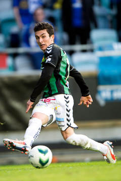 GAIS Petri Zhubi spelar in till Joel Johansson som gör 1-0