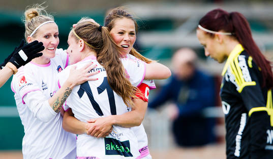 Rosengårds Anja Mittag, Sarah Mellouk  och Sara Björk