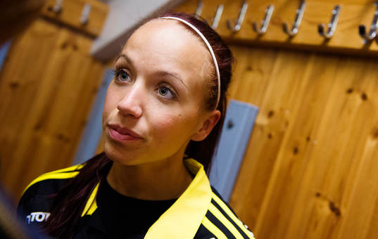 AIKs  Malin Levenstad  blir intervjuad av media