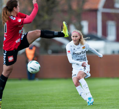 Kristianstads Marija Banusic försöker bryta Tyresös Line