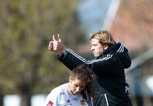 Tyresös tränare Tony Gustavsson i matchen i