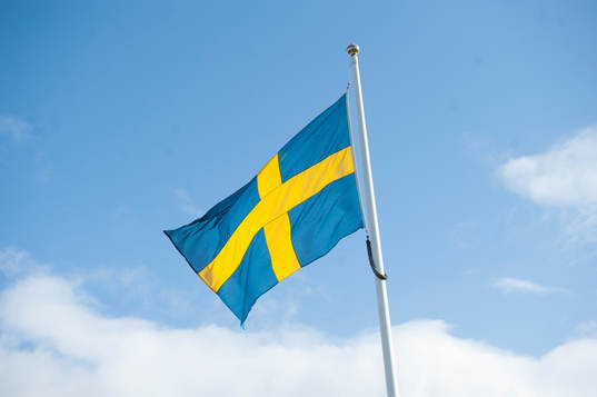 Svenska flaggan i matchen i damallsvenskan i fotboll mellan