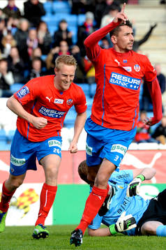 Helsingborgs Loret Sadiku jublar med Peter Larsson