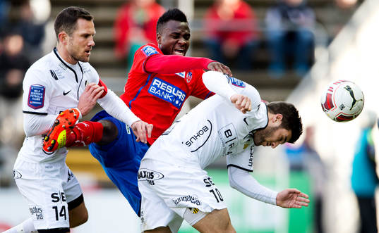 Häckens Martin Ericsson och Moestafa El Kabir krockar med