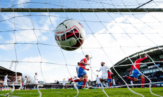 Helsingborgs Loret Sadiku gör 1-0 och jublar med