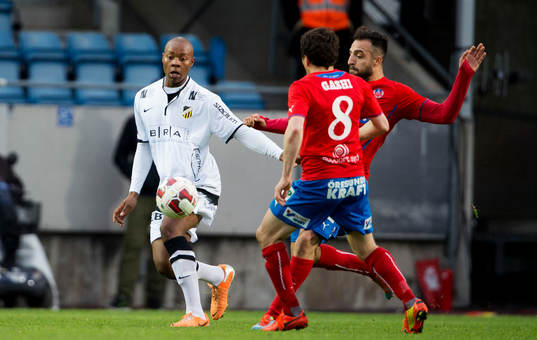 Häckens Carlos Strandberg och Helsingborgs Ardian Gashi
