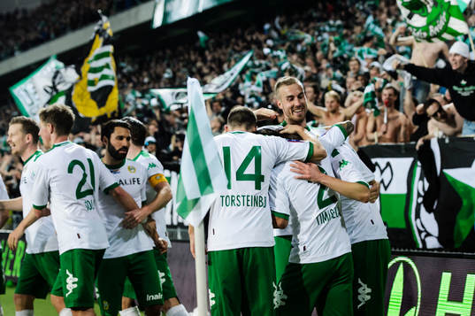 Hammarbys spelare jublar