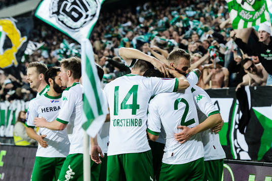 Hammarbys spelare jublar